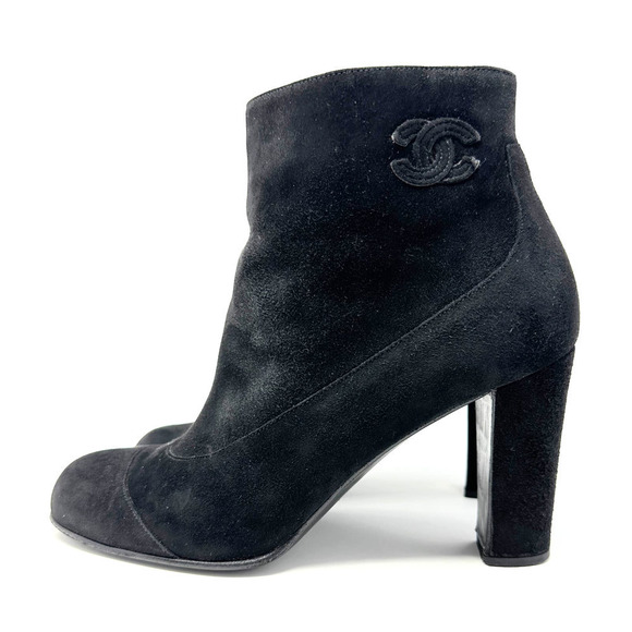 Chanel CC Logo Embroidered‎ Black Suede Cap Toe Heeled Ankle Boots EU 37.5 - Picture 1 of 9